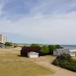Inselblume 04 - Geraeumige Am Suedstrand Burgtiefe auf Fehmarn